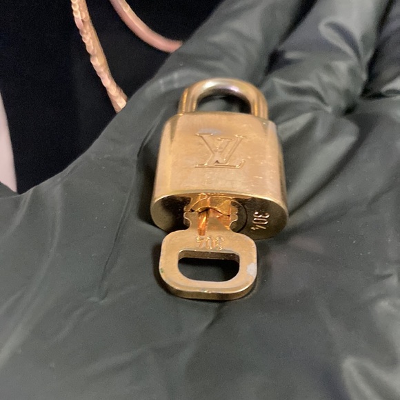 Louis Vuitton Lock/Key With Chain - Picture 7 of 7
